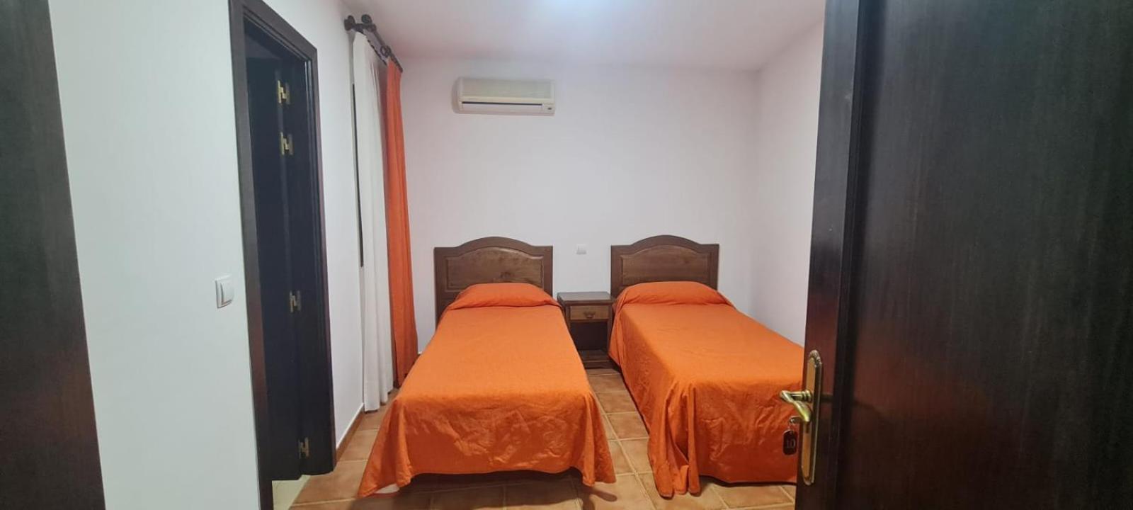 Hostal La Roda Villaluenga Buitenkant foto
