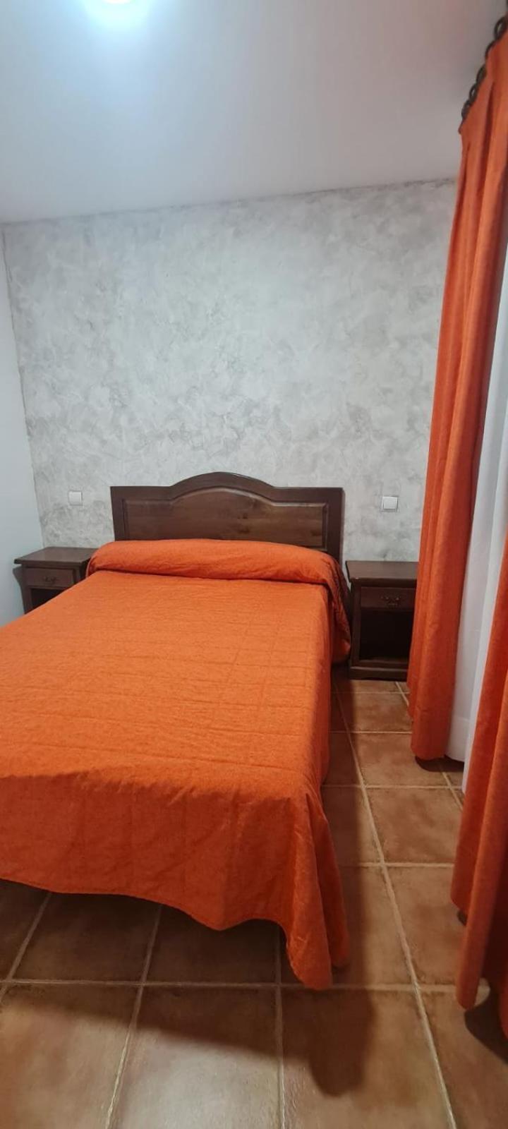 Hostal La Roda Villaluenga Buitenkant foto